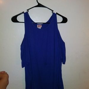 Blue cut off sleeve shirt